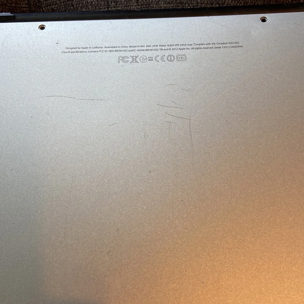 Apple MacBook Air (11-inch, Mid 2012) 1.7 GHz Intel Core i5 4 GV Laptop Silver
